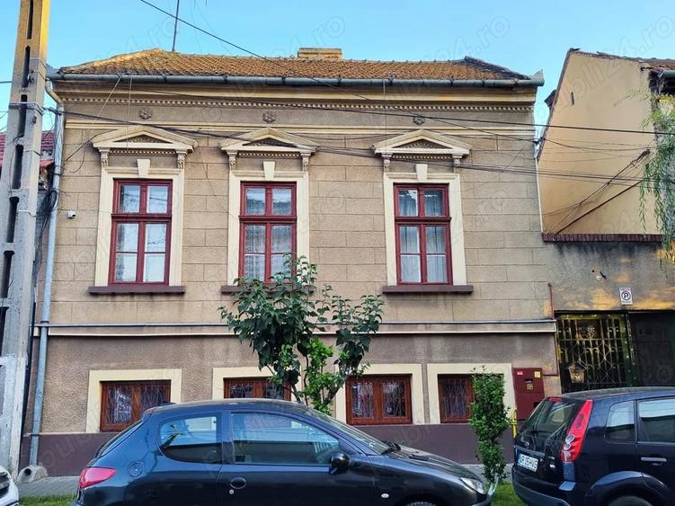 Casă cu 5 camere cu Teren 293 Mp în Central