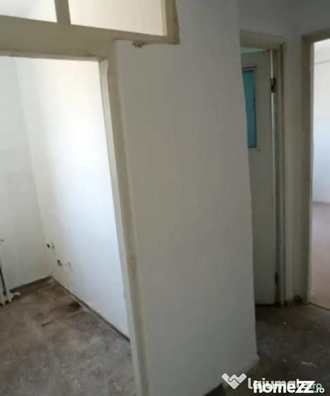 Apartament cu 4 camere semidecomandat în Central