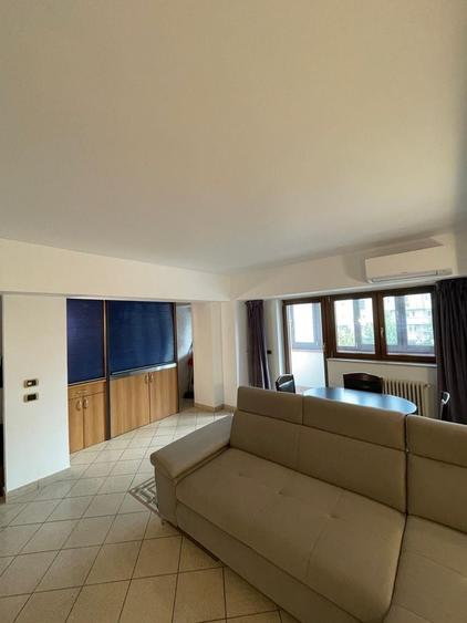 Apartament cu 3 camere decomandat în Decebal