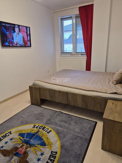 Proprietar inchiriez apartament decomandat,lift ,utilat si mobilat,loc parcare