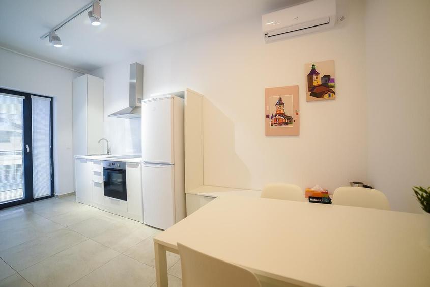 Inchiriere Apartament zona Coresi 4 - 5