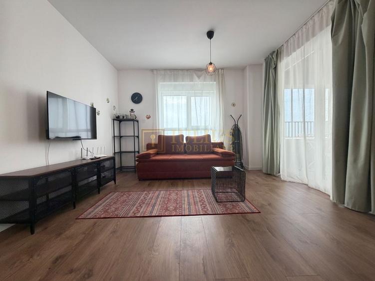 Apartament cu 2 camere semidecomandat, mobilat în Central