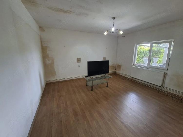 Casă cu 3 camere cu Teren 446 Mp în Central