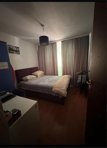 Apartament cu 4 camere semidecomandat în Drumul Taberei