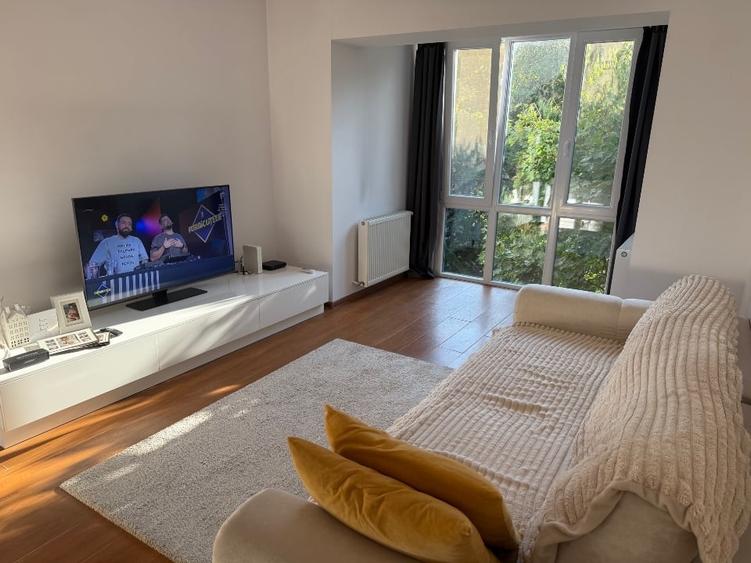 Apartament cu 2 camere semidecomandat în Take Ionescu