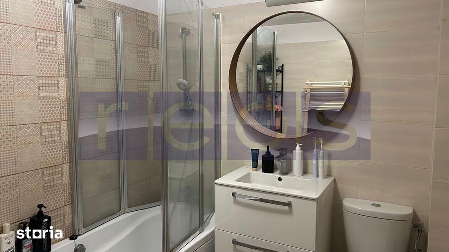 Apartament cu 4 camere semidecomandat, mobilat în Centrul Civic