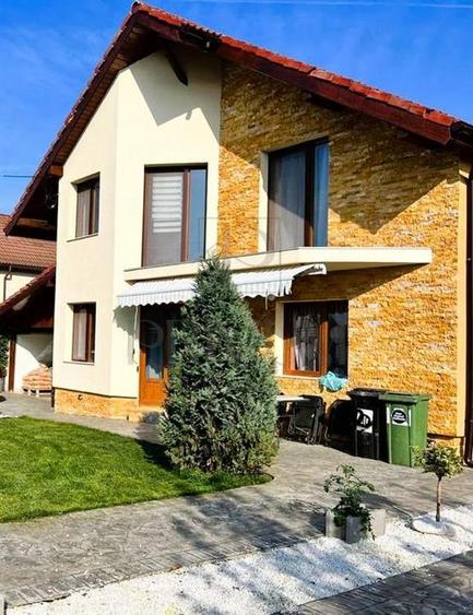 Casă individuală cu 5 camere cu Canalizare în Sânmihaiu Român