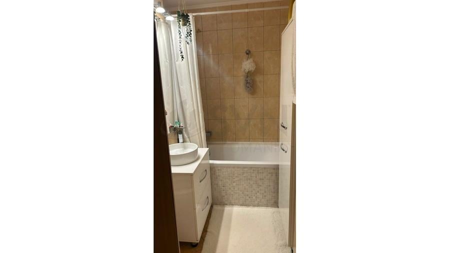 Apartament cu 3 camere decomandat în Dristor