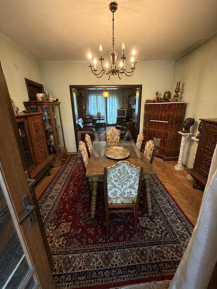 Apartament cu 3 camere decomandat, mobilat în P-ța Victoriei