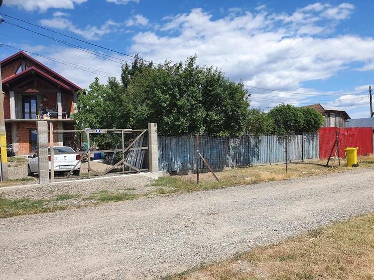 Teren de 2000 mp, în Letea Veche