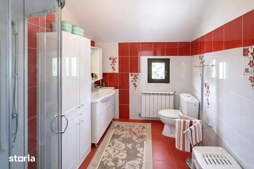 Casă cu 4 camere cu Teren 495 Mp în Central