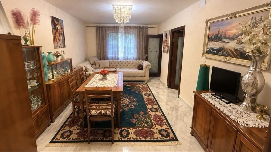 Casă cu 4 camere în Central