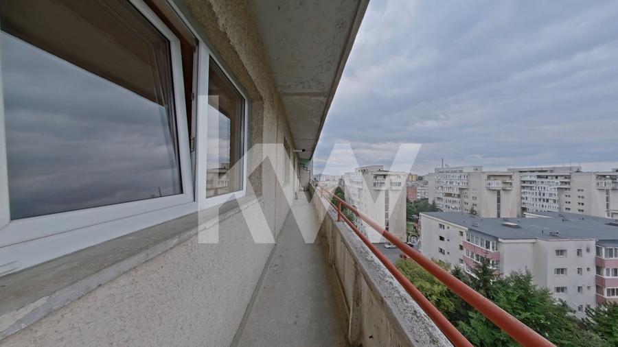 Apartament cu 3 camere decomandat în Calea București
