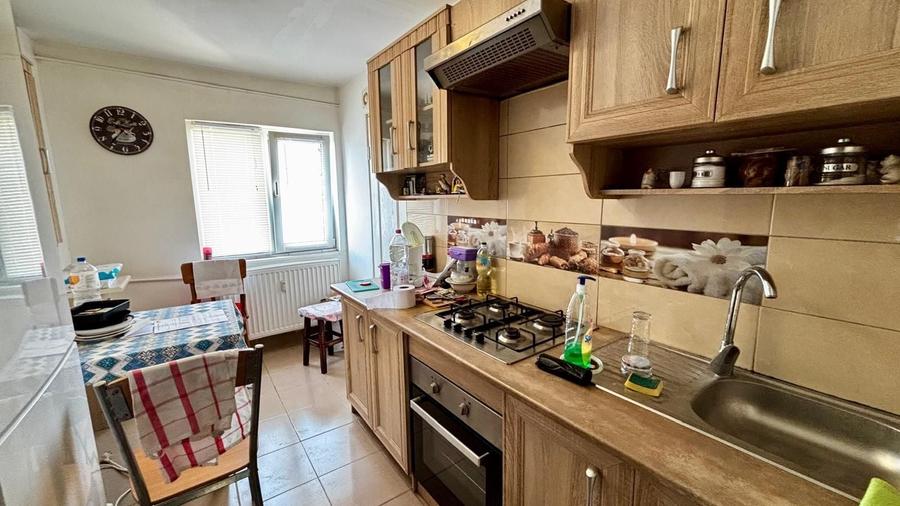 Apartament cu 3 camere decomandat, mobilat în Mihai Bravu