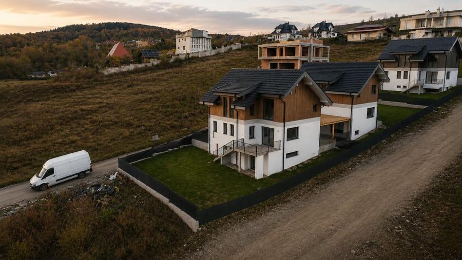Casă individuală cu 7 camere cu Canalizare în Sălicea