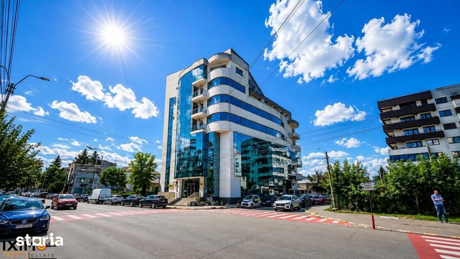 Spațiu comercial, de 2,400 mp, în Central