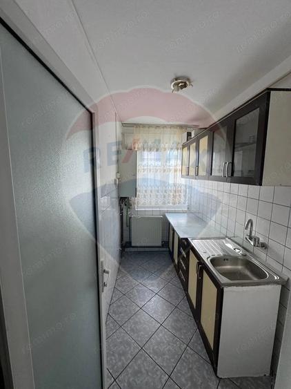 Apartament cu 2 camere semidecomandat, mobilat în Florești