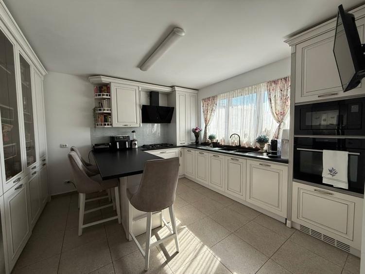 Duplex cu 5 camere cu Canalizare în Central