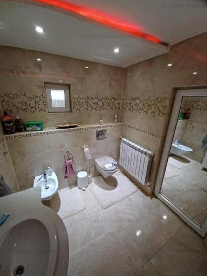 Casă cu 4 camere cu Canalizare în Chercea
