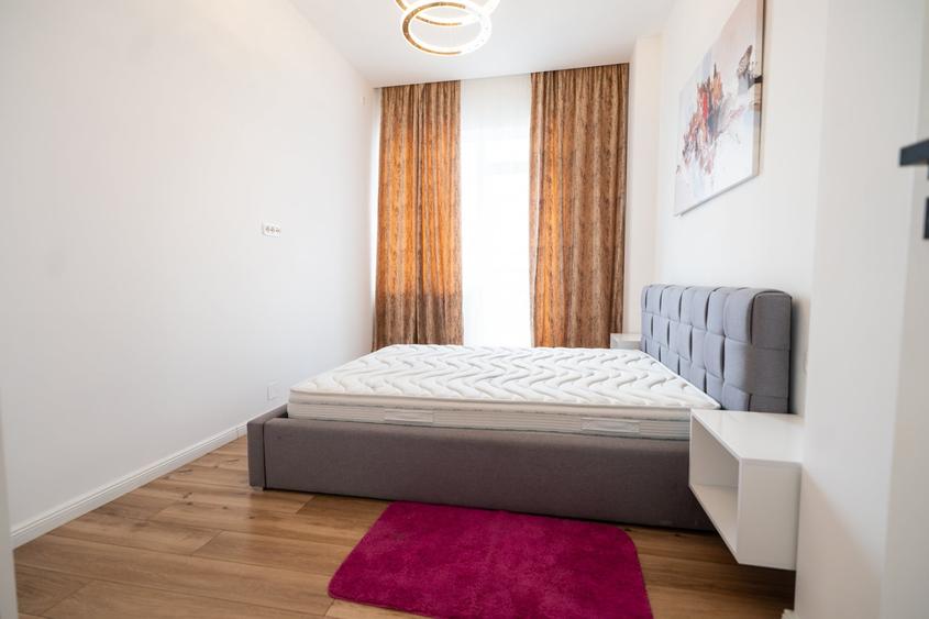 Apartament cu 3 camere semidecomandat, mobilat în P-ța Mihai Viteazul