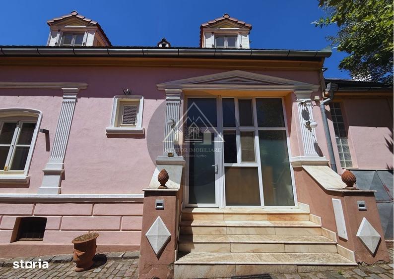 Casă cu 4 camere cu Teren 1211 Mp în Central