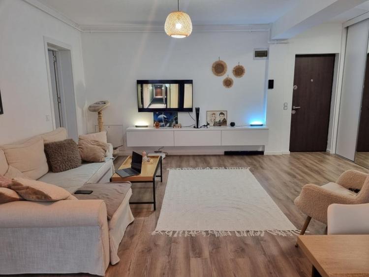 Apartament cu 2 camere semidecomandat, mobilat în Florești