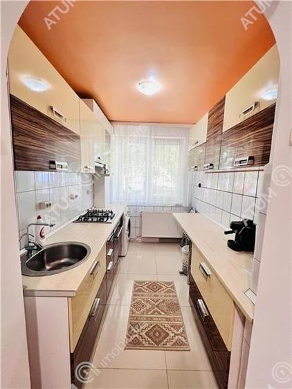 Apartament cu 2 camere semidecomandat, mobilat în Mihai Viteazul