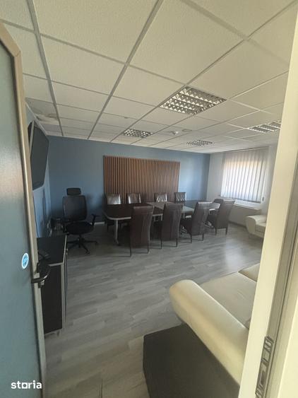 Spațiu comercial, de 1,350 mp, în Florești