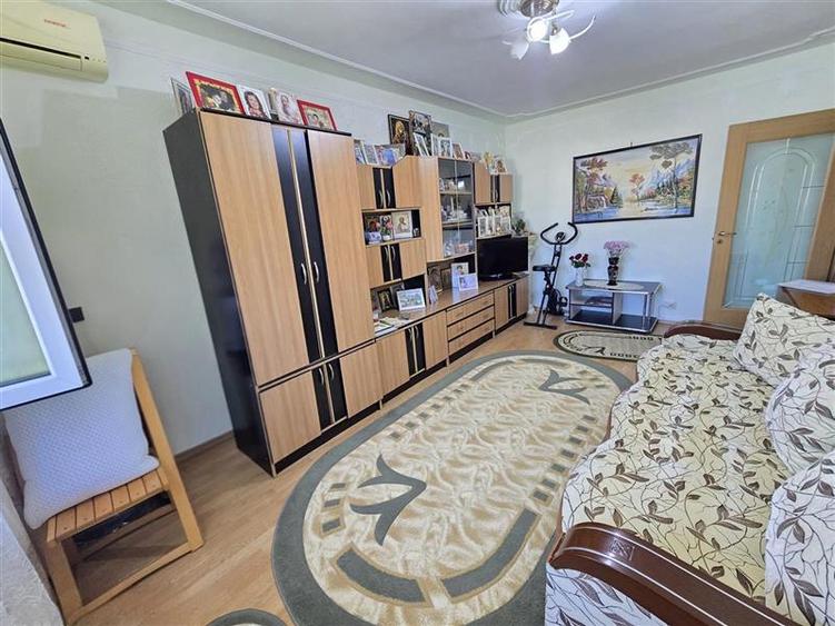 Apartament cu 2 camere decomandat în Mircea cel Bătrân