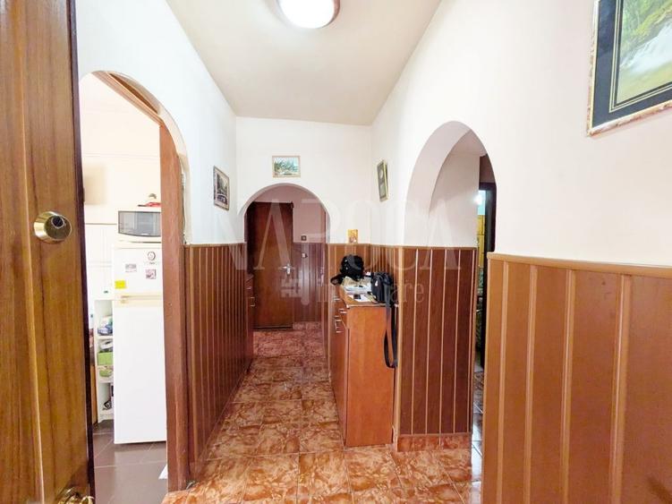 Apartament cu 4 camere decomandat în Central