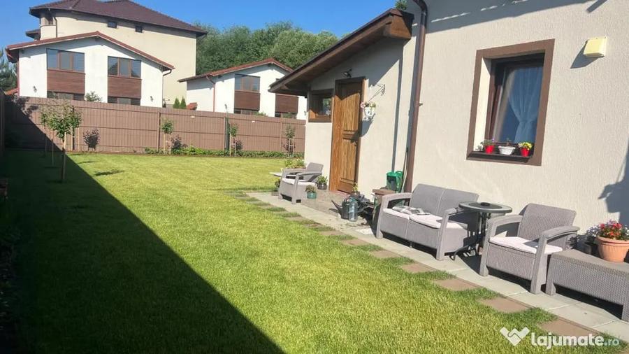 Casă cu 5 camere în Stupini