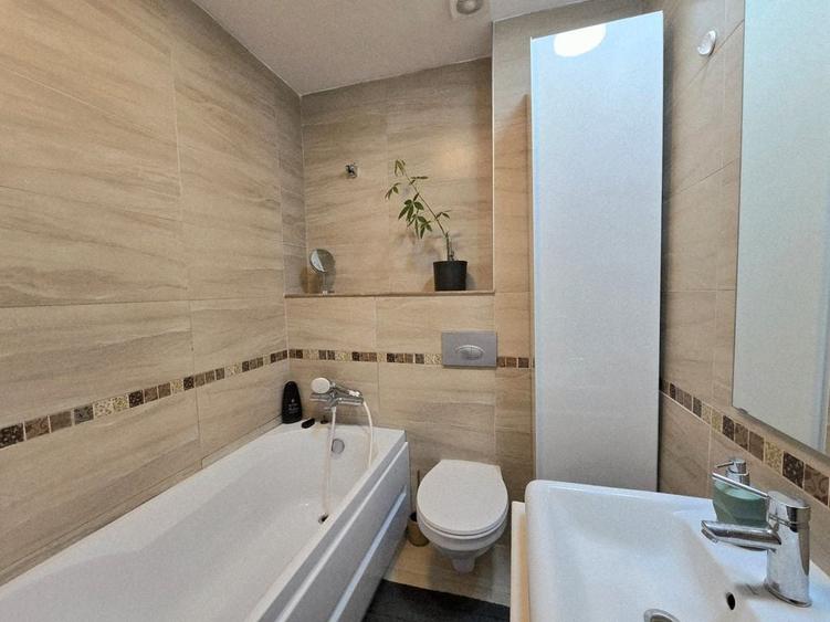 Apartament cu 3 camere semidecomandat în Ștefăneștii de Jos