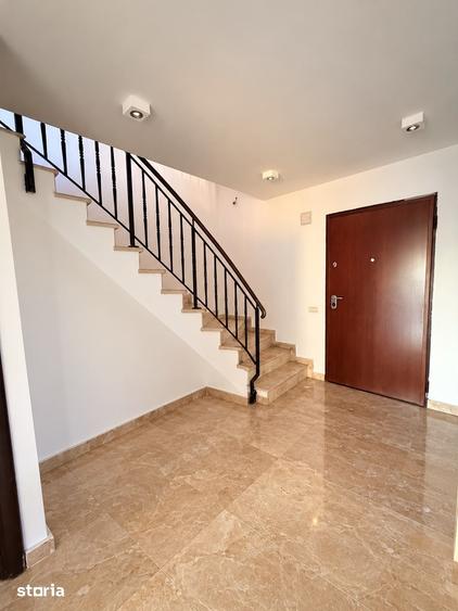 Casă cu 6 camere cu Teren 350 Mp în Joița