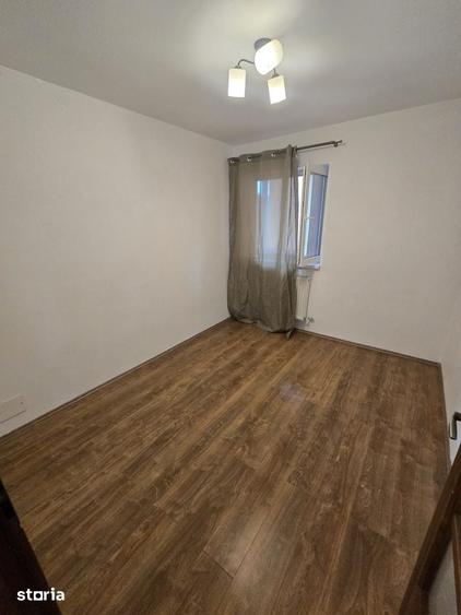 Apartament cu 3 camere decomandat în Florești