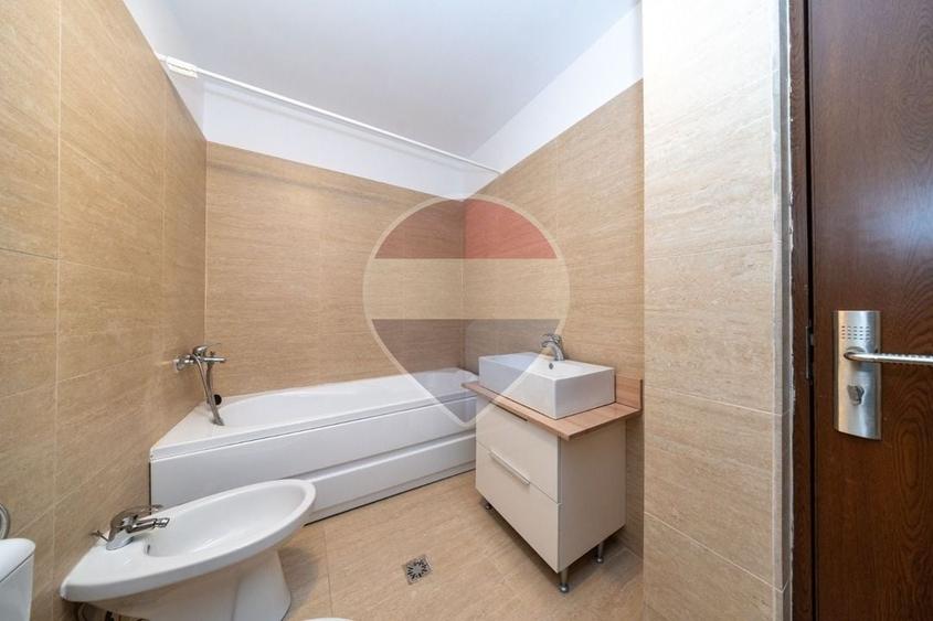 Apartament cu 3 camere semidecomandat în Sânpetru