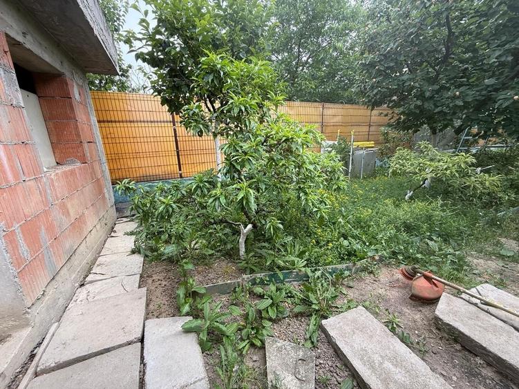 Casă individuală cu 4 camere cu Canalizare în Plopi