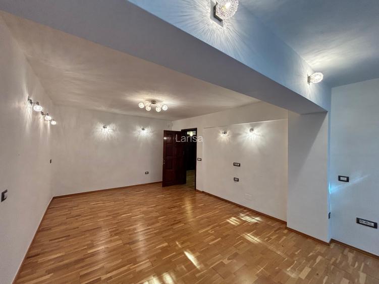 Apartament 3 camere et 1 Calea lui Traian zona Lahovari