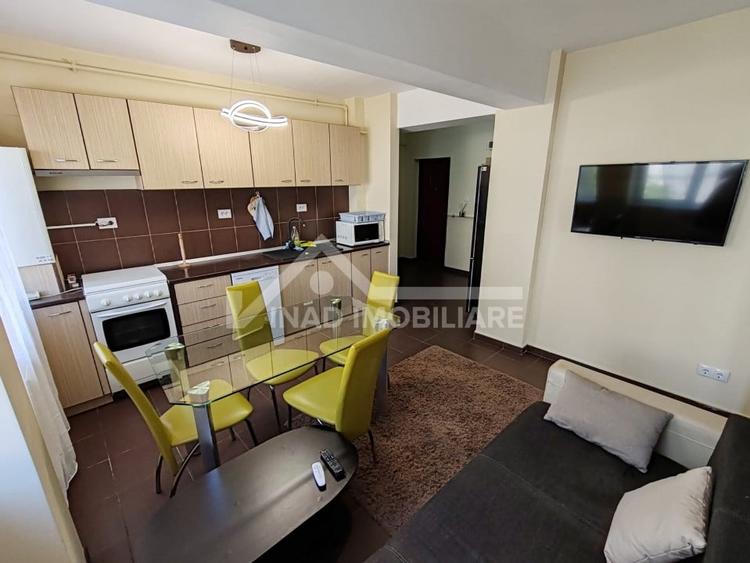 Apartament cu 3 camere semidecomandat, mobilat în Mărăști