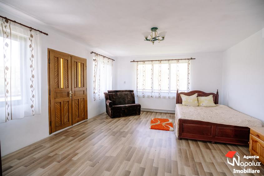 Casă individuală cu 9 camere cu Teren 8223 Mp în Mărgău