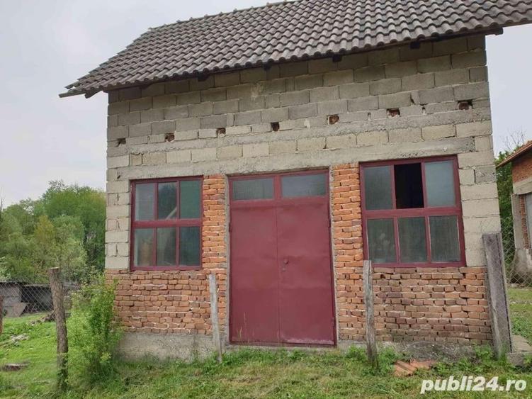 Casă cu 2 camere cu Teren 1000 Mp în Florești