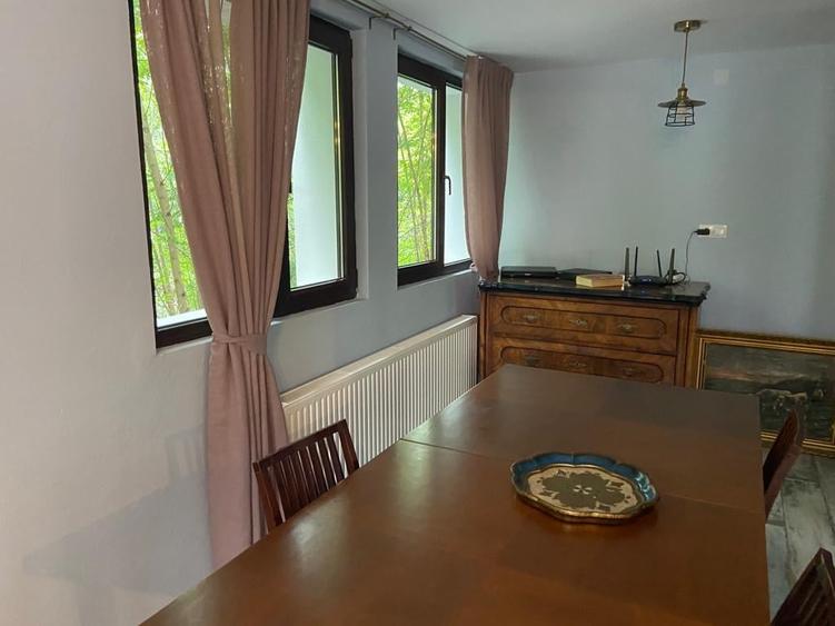 Casă individuală cu 12 camere cu Teren 3500 Mp în Exterior Vest