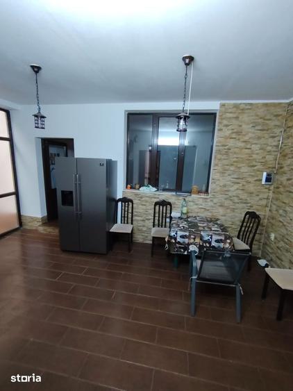Casă cu 5 camere cu Teren 400 Mp în Călărași
