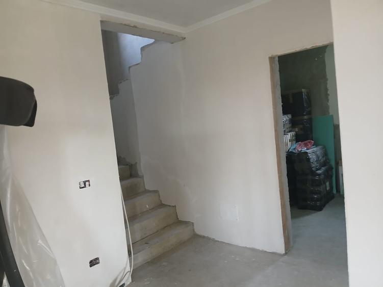 Casă cu 4 camere cu Teren 1594 Mp în Exterior Nord