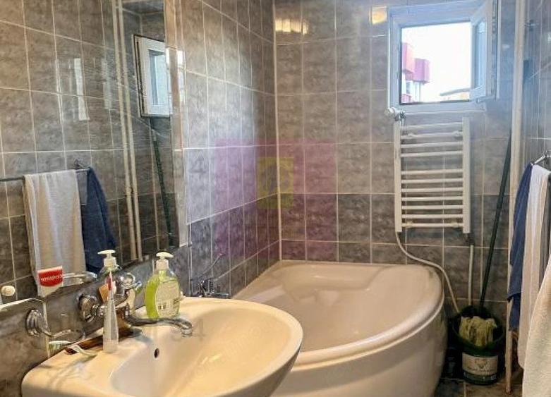 Apartament cu 3 camere decomandat în Sebastian