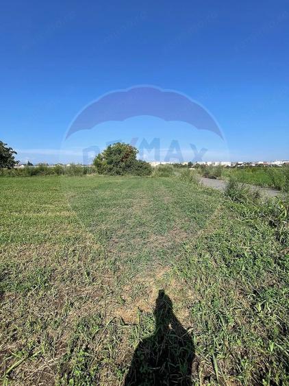 Teren de 4370 mp, în Central