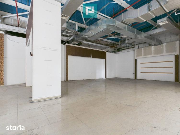 Spațiu comercial, de 250 mp, în Șega