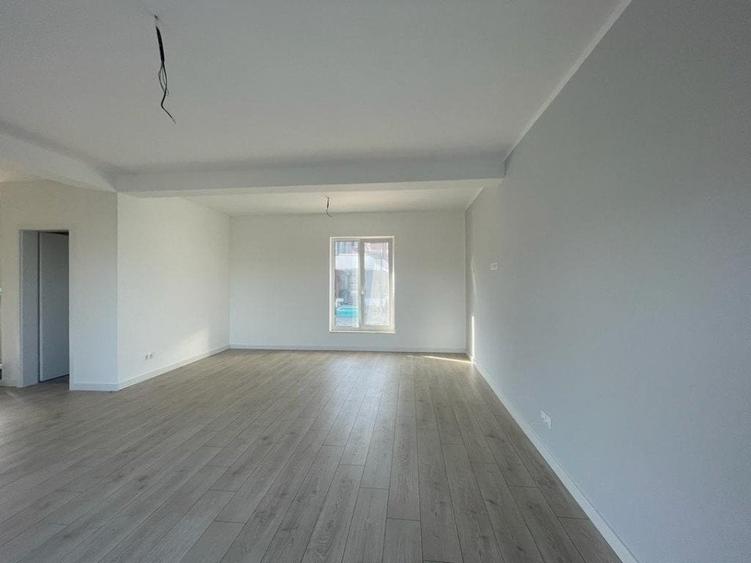 Casă individuală cu 4 camere cu Teren 250 Mp în Florești