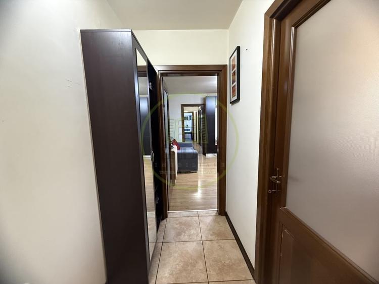 Apartament cu 3 camere semidecomandat, mobilat în Rovine