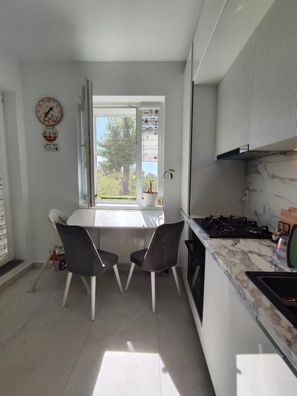 Apartament cu 4 camere decomandat în Berceni
