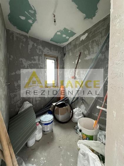 Duplex cu 4 camere decomandat cu Canalizare în Central